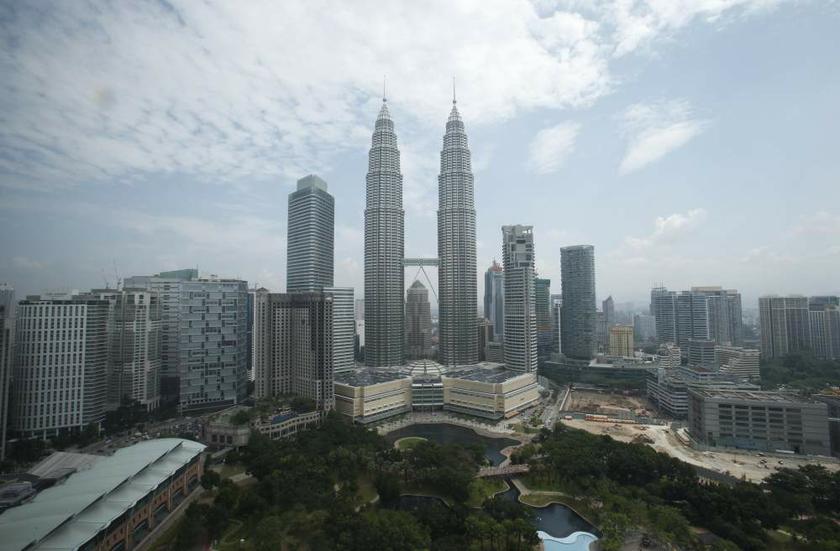A view of the landmark Petronas Twin Towers against an almost clear sky in Kuala Lumpur on June 27, 2013. The air quality is improving after nearly a week of smog from forest fires in Sumatra. u00e2u20acu201d Reuters pic