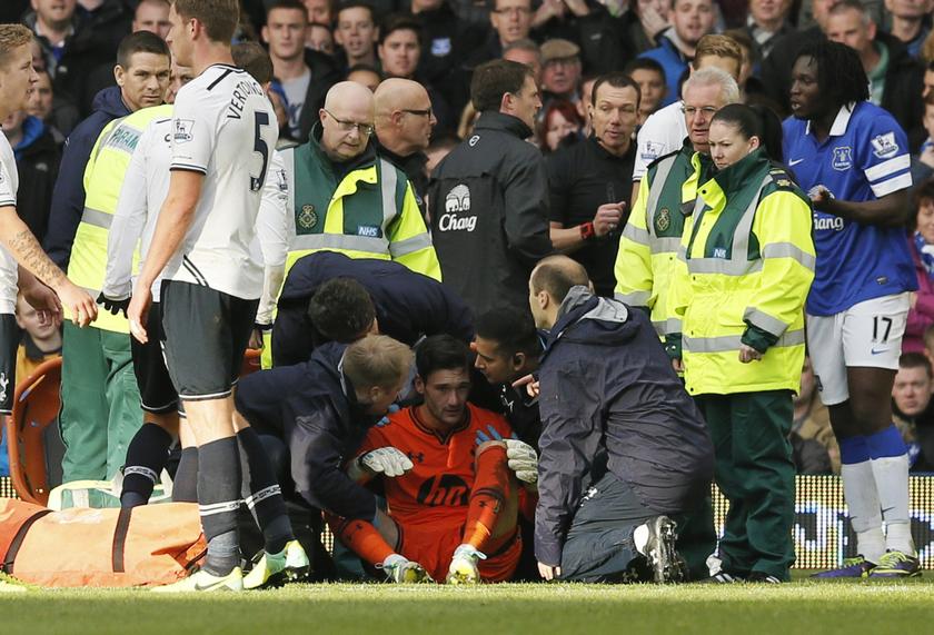 Tottenham Hotspur's goalkeeper Hugo Lloris (centre) is attended to by medical staff after being involved in a collision with Everton's Romalu Lukaku (right) during their English Premier League match in Liverpool, November 3, 2013. u00e2u20acu201d Reuters pic