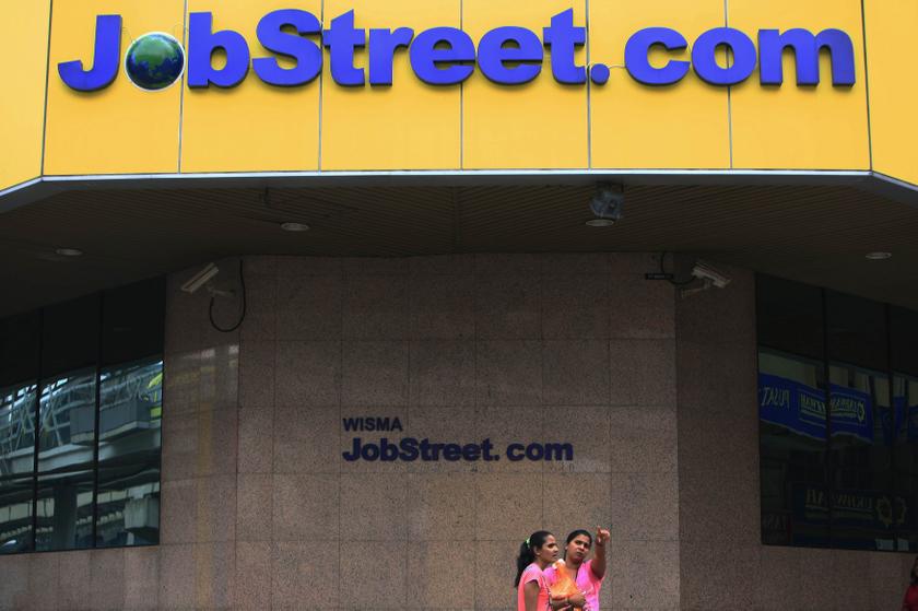 Women stand near the Jobstreet.com office in Kuala Lumpur February 19, 2014. u00e2u20acu201d Reuters pic