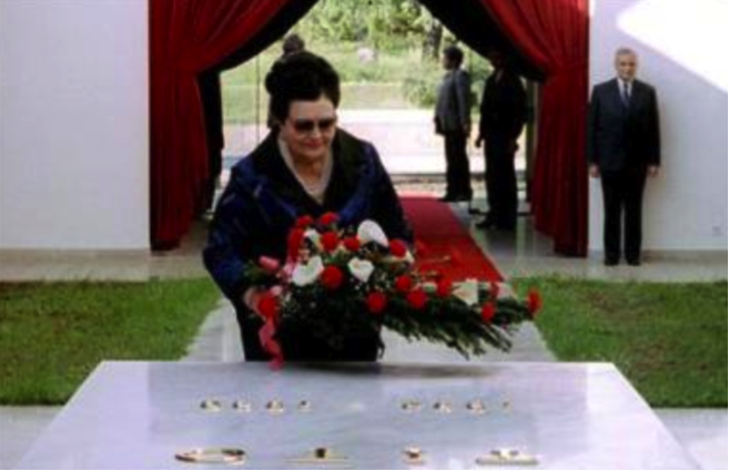 Jovanka Broz, the widow of late former Yugoslav President Josip Broz Tito, lays a wreath at his tomb in a memorial centre in Belgrade in this May 4, 1995 file photo. u00e2u20acu201d Reuters pic