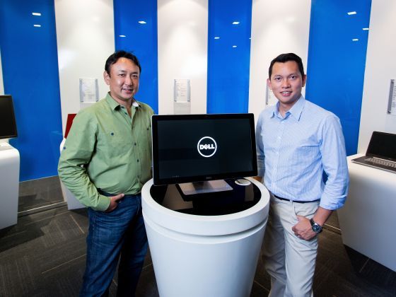 Mac Toshiyuki Tanaka (left) and K.C. Wong of Dell Singapore design centre with one of Dellu00e2u20acu2122s award-winning products. Dell supplied