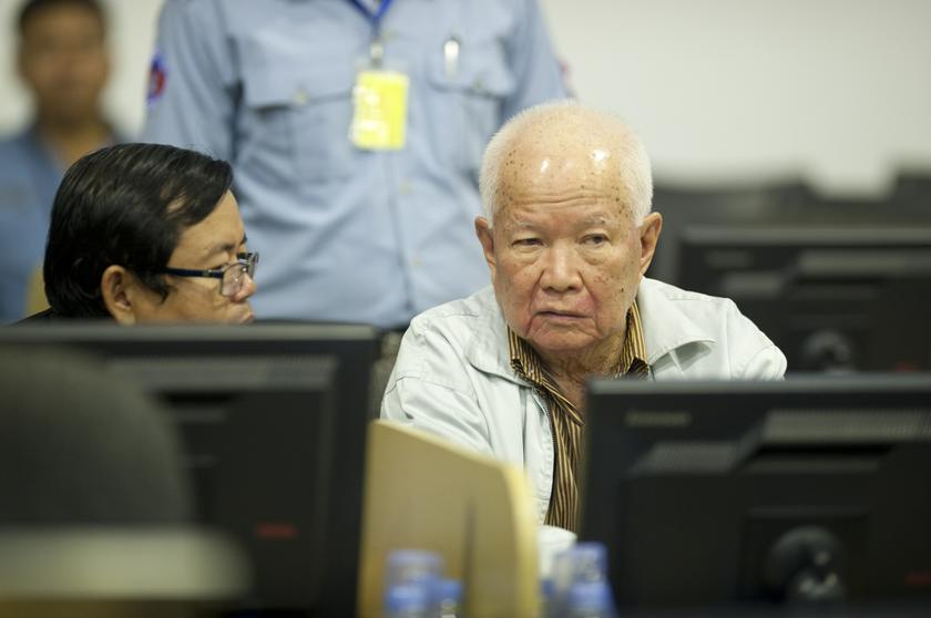 Former Khmer Rouge president Khieu Samphan (right) speaks to his lawyer at the Extraordinary Chambers in the Courts of Cambodia (ECCC), on the outskirts of Phnom Penh October 21, 2013. u00e2u20acu201d Reuters pic