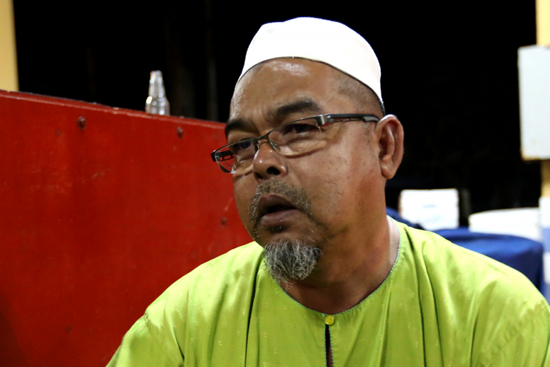 Mat Jamil said local fishermen cannot compete with the modern fishing trawlers manned by crews from Thailand up north.
