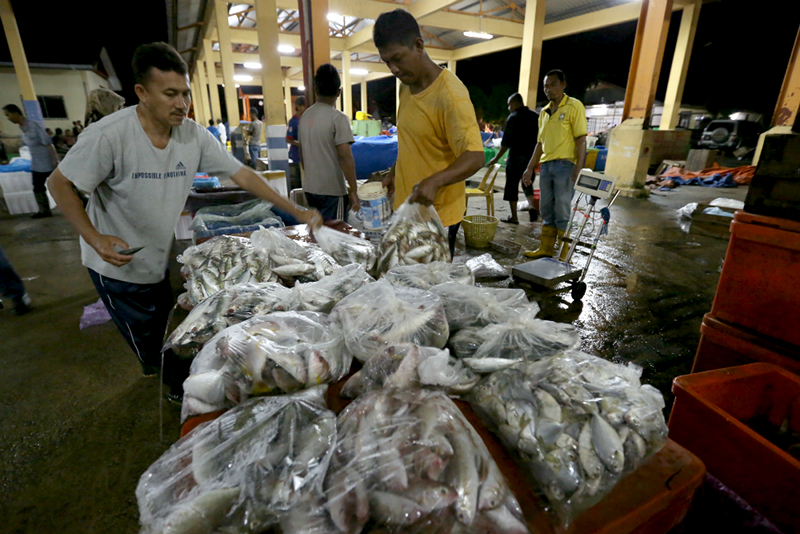 Kuala Besut residents said the town, a former haven for the local fishing industry, has fallen victim to neglect and corruption within the ranks of lawmakers. u00e2u20acu201d Pictures by Choo Choy May