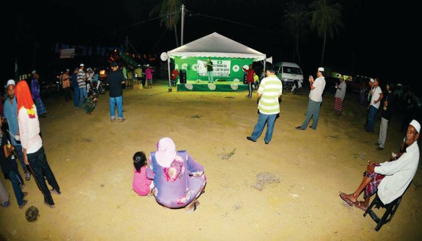 The poor turnout at a ceramah continues to plague PAS. Even Mel, former frontman for rock band Wings, could not pull it off at this ceramah. u00e2u20acu201d Picture by Hadzme Mohd Jaafar