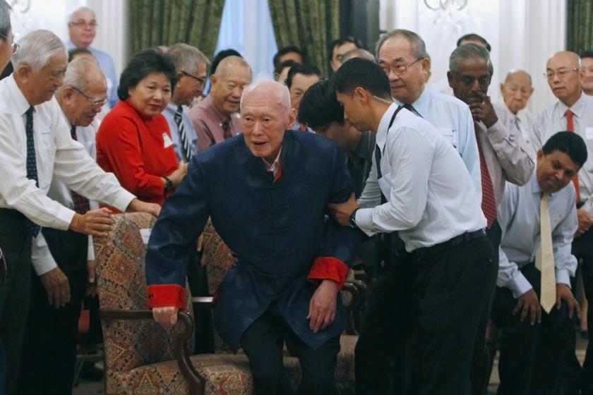 Singapore's former Prime Minister Lee Kuan Yew (C) looks at his son Prime Minister Lee Hsien Loong (not pictured) as he arrives for the launch of his book One Man's View of the World at the Istana in Singapore August 6, 2013