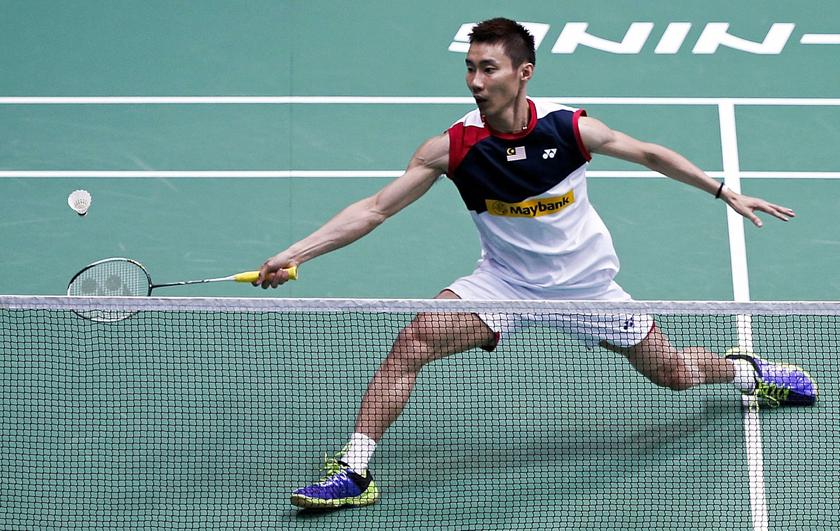 Malaysia's Lee Chong Wei hits a return to Indonesia's Tommy Sugiarto during their men's singles quarter-final match at the 2013 Badminton World Championships in Guangzhou, August 9, 2013. u00e2u20acu201c Reuters pic