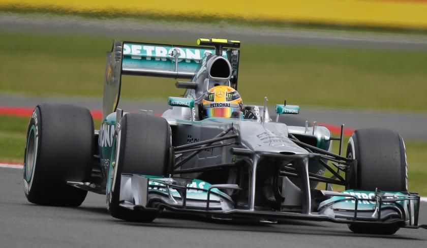 Mercedes Formula One driver Lewis Hamilton of Britain takes a curve during the qualifying session of the British Grand Prix at the Silverstone Race circuit, central England, June 29, 2013. u00e2u20acu201c Reuters pic