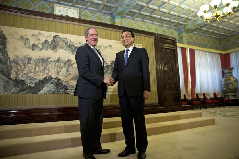 China's Premier Li Keqiang (right) shakes hands with US Trade Representative Michael Froman (left) before their meeting at the Hall of Purple Light inside the Zhongnanhai Leadership Compound in Beijing, December 19, 2013. u00e2u20acu201d Reuters pic