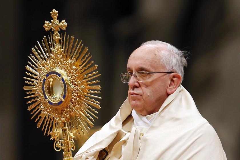 Pope Francis celebrates the First Vespers and Te Deum prayers in Saint Peter's Basilica at the Vatican December 31, 2013