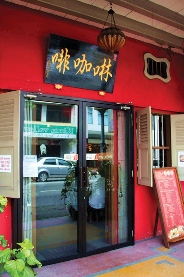 The fiery-red walls of Lim Ko Pi promises fresh flavours inside