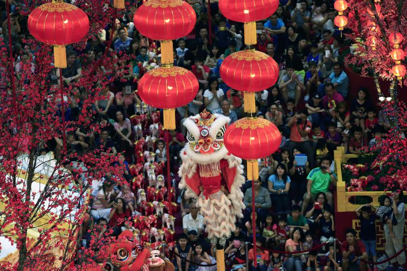 People watch a Chinese Lion Dance perfomance at a shopping mall ahead of the upcoming Chinese Lunar New Year in Kuala Lumpur January 26, 2014. u00e2u20acu201d Reuters pic