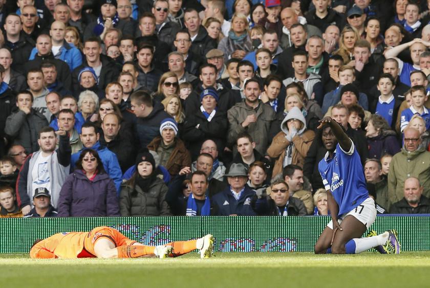 Tottenham Hotspur's goalkeeper Hugo Lloris (left) lies injured after a collision with Everton's Romalu Lukaku during their English Premier League match at Goodison Park in Liverpool, northern England November 3, 2013.u00c2u00a0u00e2u20acu201d Reuters pic