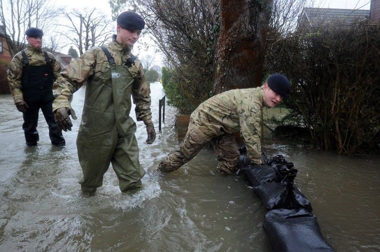 Soldiers attempt to protect a flood-affected property with sandbags in Wraysbury, west of London on February 12, 2014. u00e2u20acu201d AFP pic