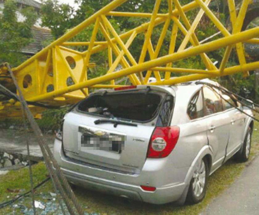 The unoccupied car which broke the fall of the crane in front of The Summit in Subang Jaya on August 17, 2013. u00e2u20acu201d The Malay Mail pic