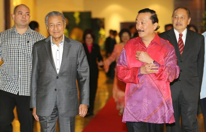 Tun Dr Mahathir Mohamad arrives his 88th birthday dinner celebrations as organised by Berjaya Group in Kuala Lumpur July 7, 2013. u00e2u20acu201d Picture by Choo Choy May