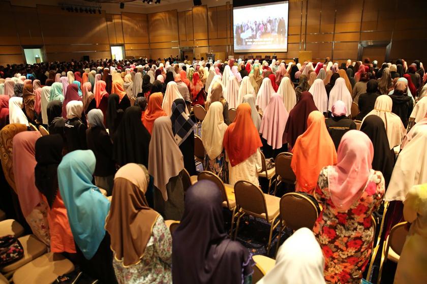 Participants reading the Quran while waiting for the ISMA symposium to start in Putrajaya, September 28, 2013. u00e2u20acu201d Picture by Choo Choy May