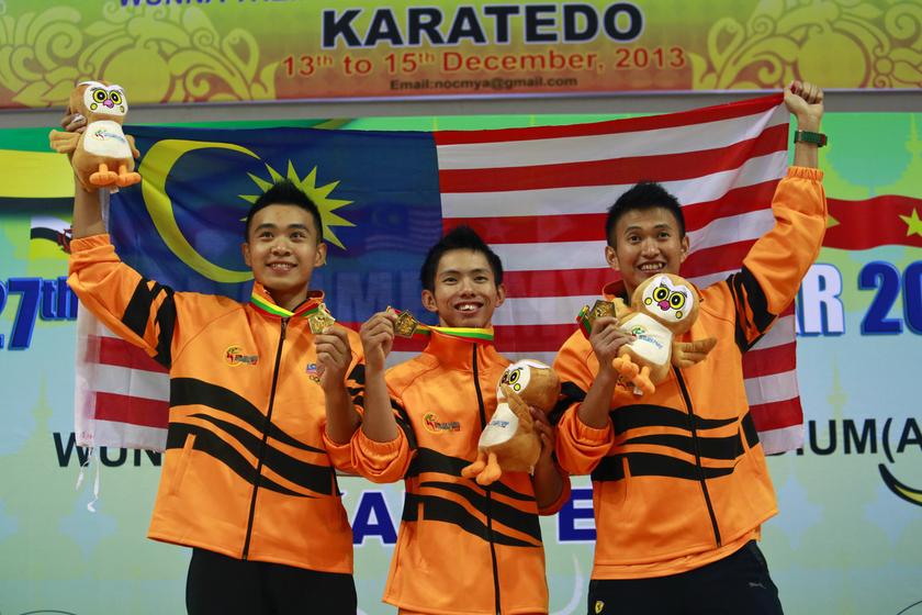Gold medallists (from left) Emmanuel Leong, Lim Chee Wei and Leong Tze Wei of Malaysia pose with their medals after winning the male team Kata at Karatedo event during the 27th SEA Games in Naypyitaw December 13, 2013. u00e2u20acu201d Reuters pic