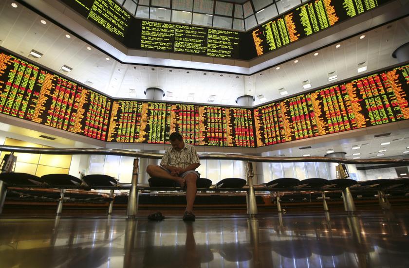 A man rests inside a stock exchange in Kuala Lumpur December 19, 2013. u00e2u20acu201d Reuters pic