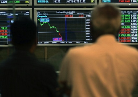 Investors monitor stock market prices at a trading gallery of the Kenanga Investment Bank Berhad in Kuala Lumpur on May 5, 2009. u00e2u20acu201d AFP pic