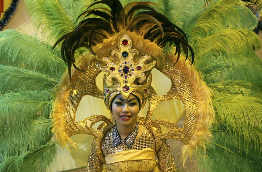 A performer smiles during the World Fiesta street parade, a promotional event by the Malaysian Tourism Board, in Kuala Lumpur December 28, 2013. u00e2u20acu201d Reuters pic