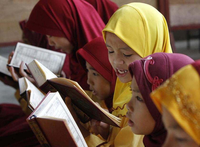 Filipino Muslim students read the Quran inside the IBN Khaldon Asian Integrated Institute in Maharlika village, Taguig city, south of Manila July 9, 2013. u00e2u20acu201c Reuters pic