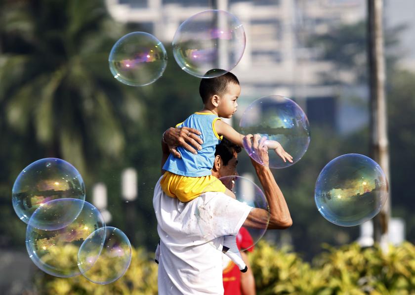 A father and his son play with bubbles while celebrating New Yearu00e2u20acu2122s Day at a park in Manila January 1, 2014. u00e2u20acu201d Reuters pic