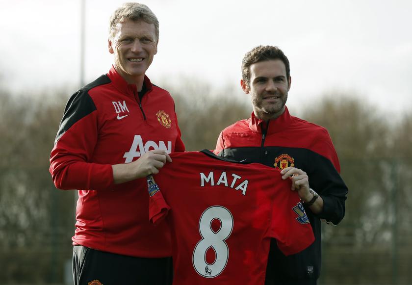 Manchester Unitedu00e2u20acu2122s new signing Juan Mata (right) holds a club shirt with club manager David Moyes during a photocall at the clubu00e2u20acu2122s Carrington training complex in Manchester January 27, 2014. u00e2u20acu201d Reuters pic