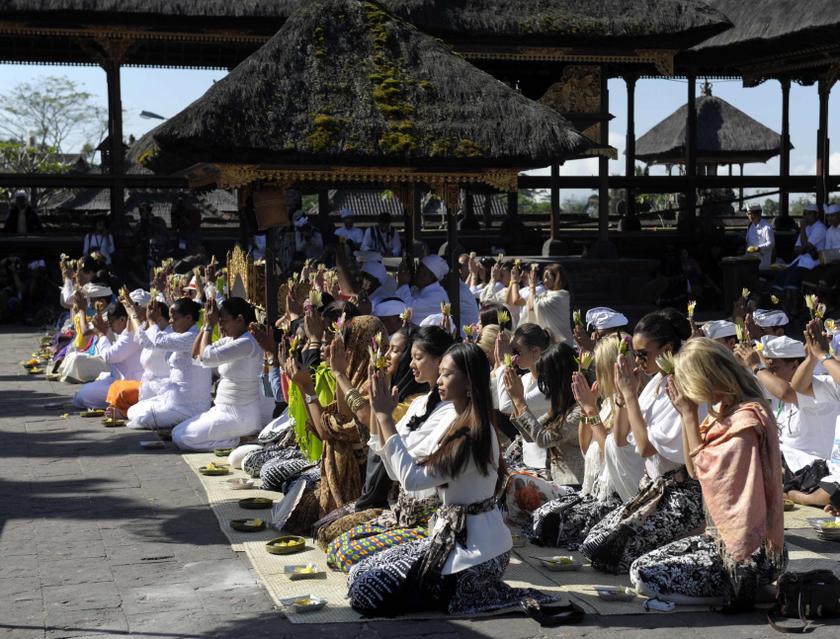 Miss World pageant contestants pray as they visit Besakih temple in Karangasem on Bali island September 11, 2013. u00e2u20acu201d Reuters pic