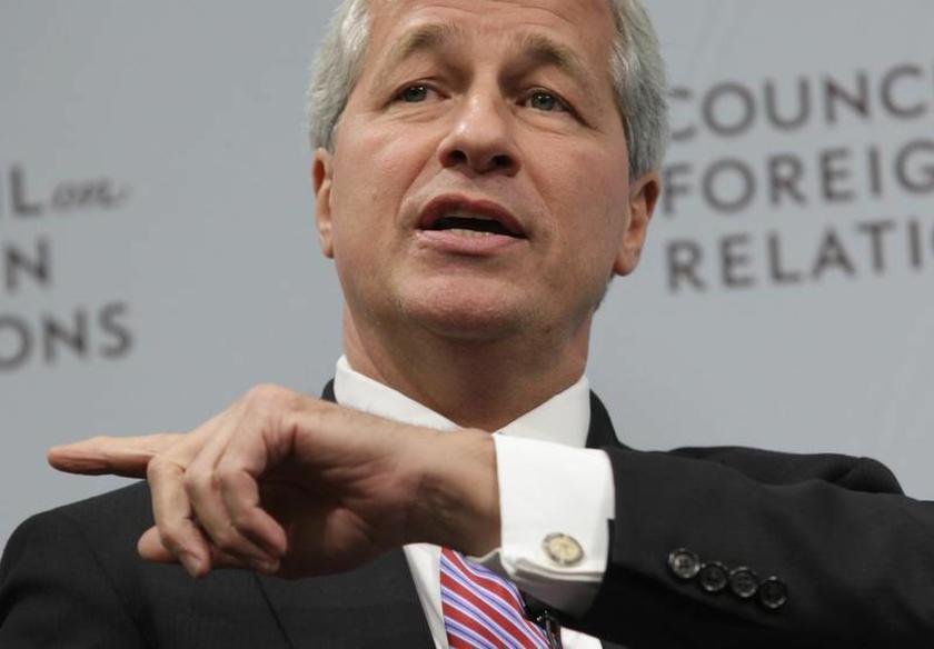 JPMorgan Chase & Co CEO Jamie Dimon gestures as he talks about the state of the global economy at a forum hosted by the Council on Foreign Relations (CFR) in Washington October 10, 2012