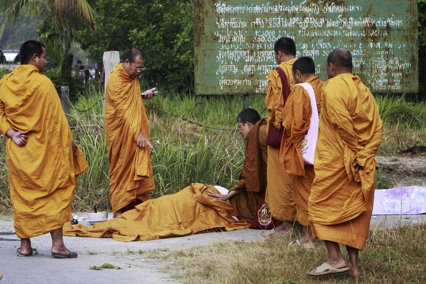 Buddhist monks gather around the bodies of a killed monk and a villager in the troubled southern province of Pattani February 13, 2014. u00e2u20acu201du00c2u00a0Reuters pic