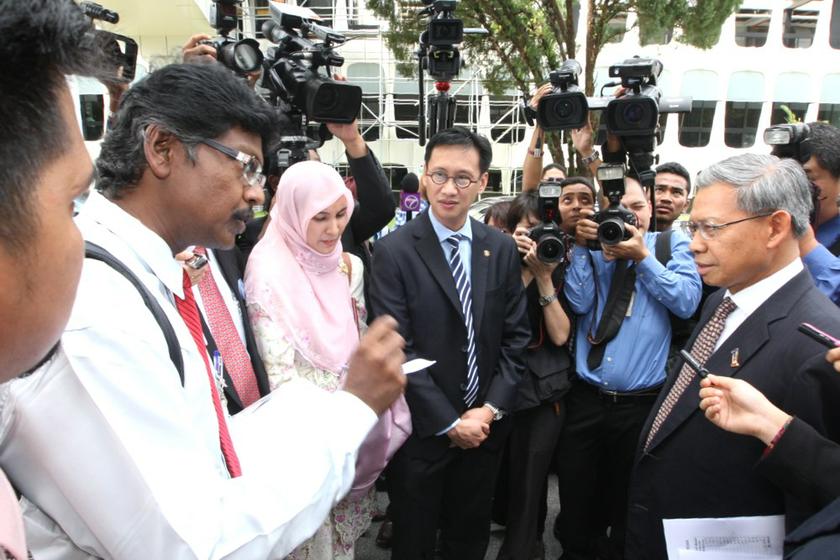 Anti-TPPA demonstrators and pakatan MPs talking to Mustapa Mohamed after handing over the TPPA memorandum. u00e2u20acu201c Picture by Choo Choy May