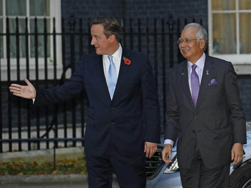 Britain's Prime Minister David Cameron greets his Malaysian counterpart Datuk Seri Najib Razak at Number 10 Downing Street in London October 29, 2013.u00c2u00a0u00e2u20acu201du00c2u00a0Reuters pic