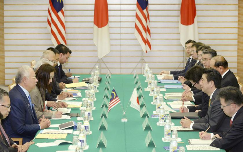 Japan's Prime Minister Shinzo Abe welcomes his Malaysian counterpart Datuk Seri Najib Razak before their talks at Abe's official residence in Tokyo December 12, 2013. Najib is here to attend summit meetings between Japanese and Asean leaders. u00e2u20acu201d Reuters 