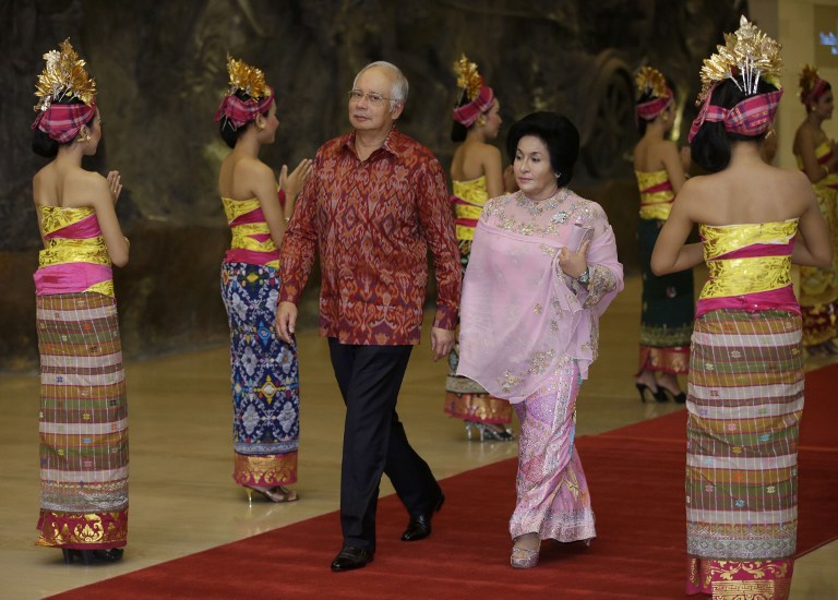 Prime Minister Datuk Seri Najib Razak arrives with his wife Datin Seri Paduka Rosmah Mansor for a gala dinner for leaders at the Asia-Pacific Economic Cooperation (APEC) Summit in Nusa Dua on the Indonesian resort island of Bali on October 7, 2013. u00e2u20acu201d AF