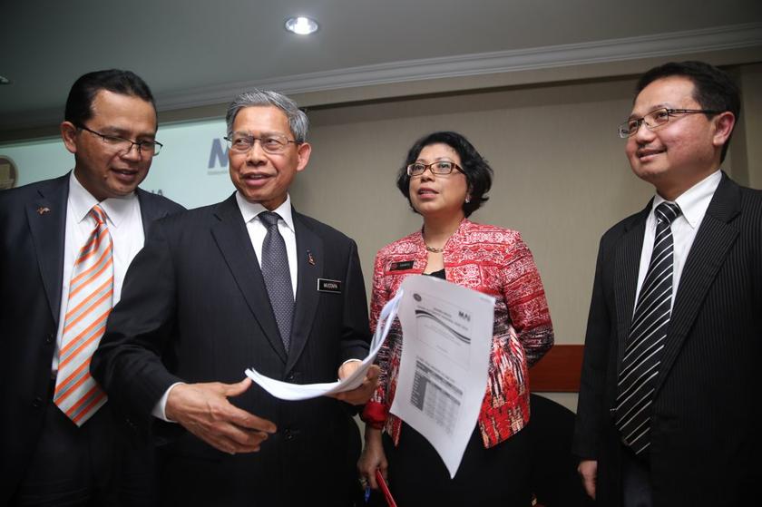 Minister of International Trade and Industry, Datuk Seri Mustapa Mohamed (2nd left), is photographed during the unveiling of the National Automotive Policy (NAP) 2014 in Kuala Lumpur January 20, 2014. u00e2u20acu201d Picture by Choo Choy May