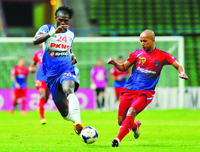 FAS have submitted Nazri's (right) contract and transfer certificate to FAM for action. 