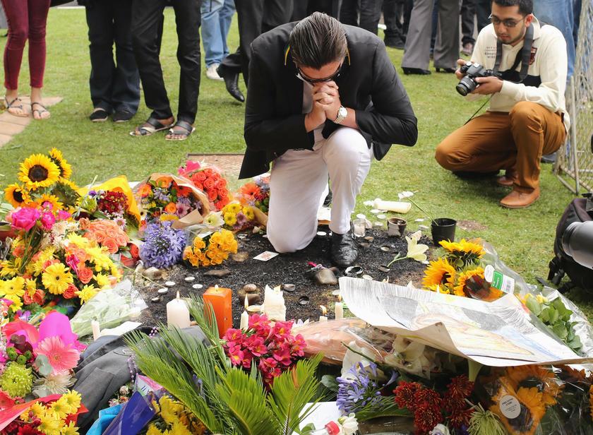 A man pays his respects outside the residence of former South African President Nelson Mandela in Johannesburg December 6, 2013. u00e2u20acu201d Reuters pic