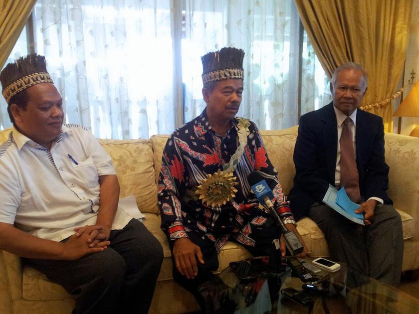 (From left to right): Society of Peninsular Malaysia's Orang Asli (POASM) president Majid Suhut, former Courts of Appeal judge Datuk Mohd Noor Abdullah, lawyer Datuk Ismail Yassin. u00e2u20acu201d Picture by Zurairi AR