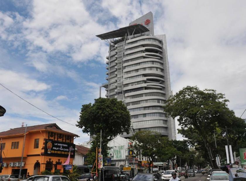 The lightning arrestor fell from Menara Umno (seen here) in Macalister Road following a bad storm in July 2013. u00e2u20acu201d Picture by K.E. Ooi
