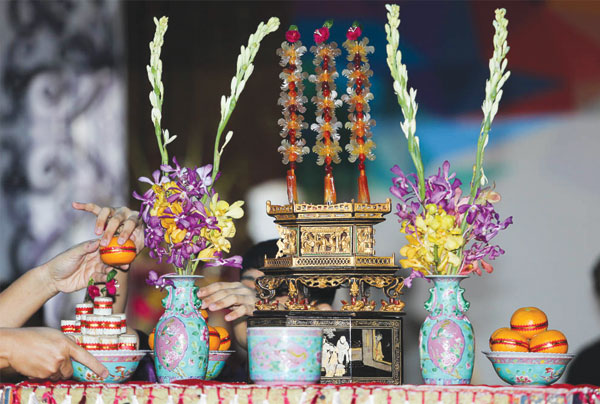 The chanap is a Peranakan display of preserved half-ripe papaya carved in the shape of crabs and flowers that are placed on an decorated box