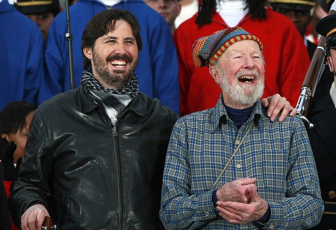 Pete Seeger and his grandson Tao (left) attend the We Are One: Inaugural Celebration at the Lincoln Memorial in Washington in this January 18, 2009 file photo. u00e2u20acu201d Reuters pic 