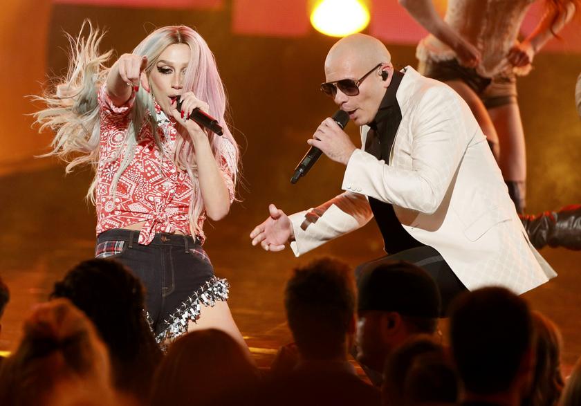 Pitbull performs his song u00e2u20acu02dcTimberu00e2u20acu2122 with Ke$ha at the 41st American Music Awards in Los Angeles, California November 24, 2013. u00e2u20acu201d Reuters pic