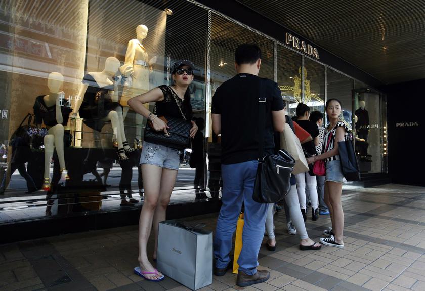 Mainland Chinese customers line up outside a Prada store at Hong Kongu00e2u20acu2122s shopping Tsim Sha Tsui district September 16, 2013. u00e2u20acu201d Reuters pic