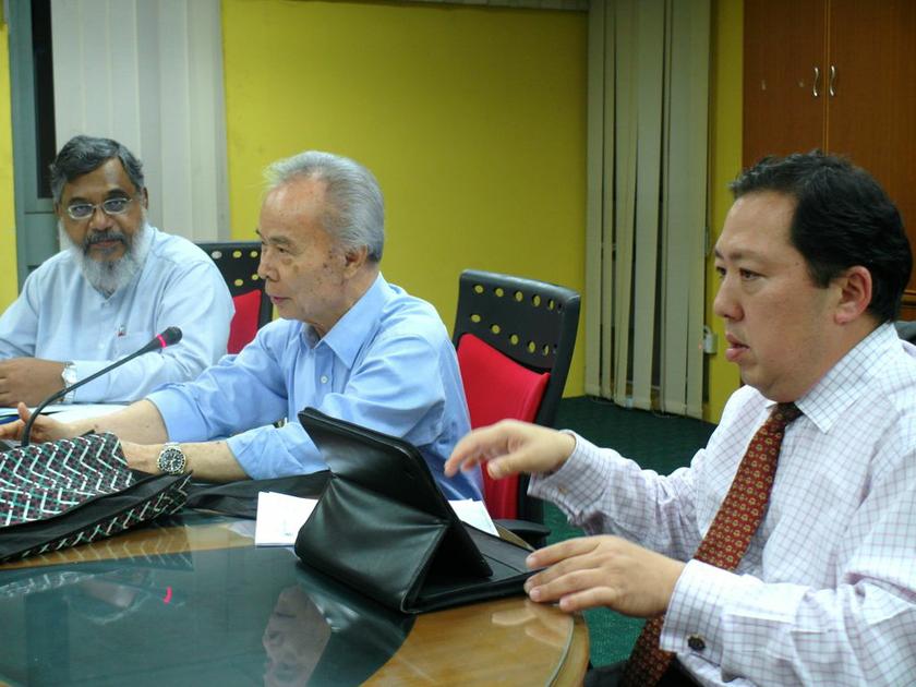 (From left) Proham secretary-general Datuk Dr Denison Jayasooria, Proham chairman Tan Sri Simon Sipaun, Bar Council Human Rights Committee co-chairman Andrew Khoo. 