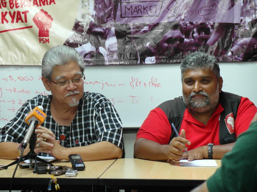 (L-R) Socialist Party of Malaysia (PSM) chairman Dr Mohd Nasir Hashim and secretary-general S. Arutchelvan hold a press conference on the Kajang by-election in PSM headquarters in Brickfields, Kuala Lumpur, February 12, 2014.