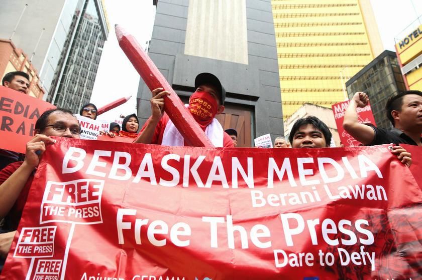 People gather in front of the Bar Council during the ‘Red Pencil Protest’ organised by the Movement of Angry Media (GERAMM) in Kuala Lumpur January 4, 2014. — Picture by Choo Choy May