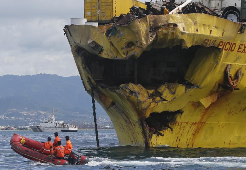 Coastguard rescuers ride a rubber boat past the damaged bow of the Sulpicio Express 7 cargo vessel, which collided with a ferry on Friday in Talisay, Cebu in central Philippines August 17, 2013. u00e2u20acu201d Reuters pic