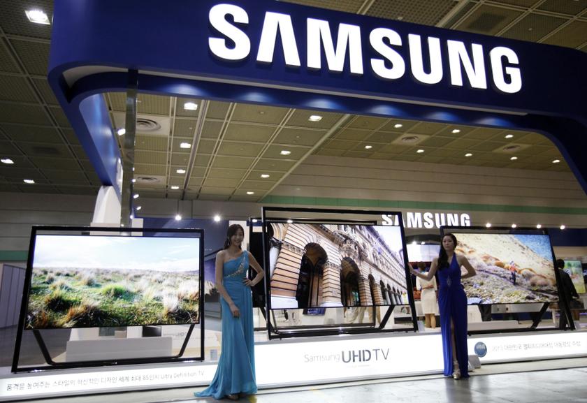 Models pose with Samsung Electronics' Ultra HD LCD televisions during World IT show 2013 at the Coex convention centre in Seoul May 22, 2013. u00e2u20acu201du00c2u00a0Reuters pic