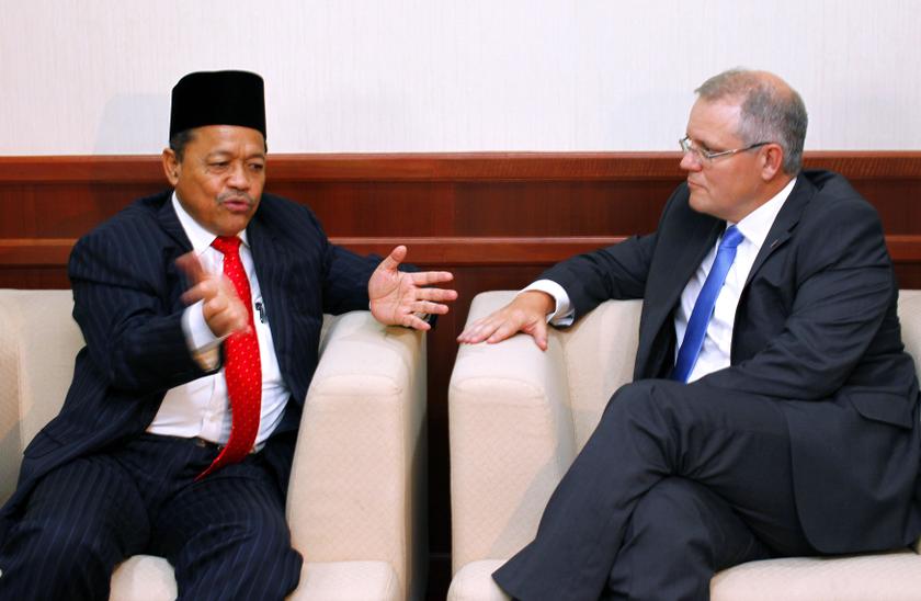 Australia's Minister of Immigration and Border Protection Scott Morrison (R) speaks with Minister in Malaysia's Prime Minister's Department Shahidan Kassim during a working visit to Malaysia at the Malaysian Maritime Enforcement Agency office in Putrajaya